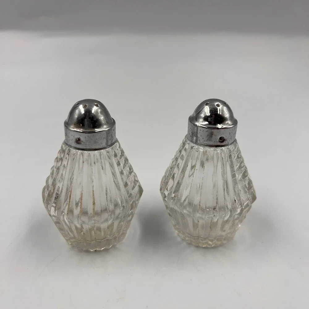 Vintage Art Deco Clear Pressed Glass Salt and Pepper Shakers Chrome Lids Ribbed‎